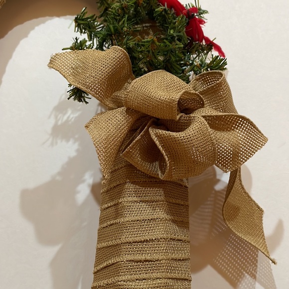 Hand crafted candy cane wreath - Picture 4 of 5